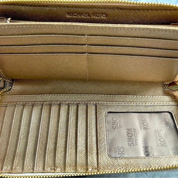 Michael Kors Wallet - Picture 3 of 5